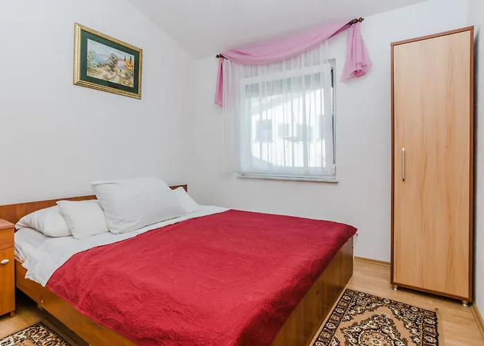 Apartman With Parking Space - 18569 Vir