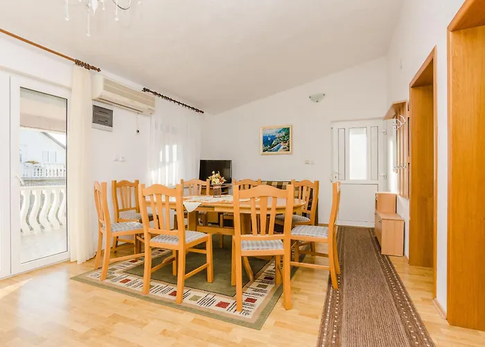 Apartman With Parking Space - 18569 *